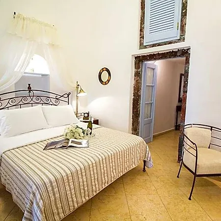 Hotel Lithies Traditional Homes Firá