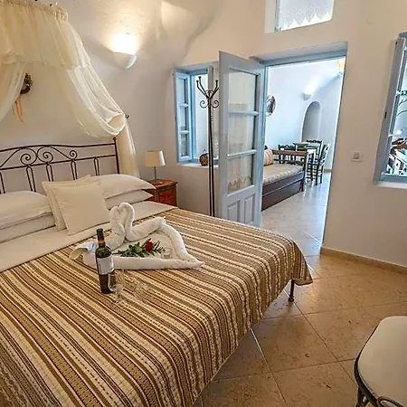 Lithies Traditional Homes 5* Firá