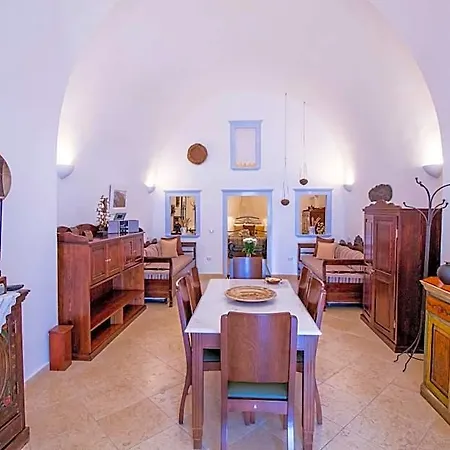 Lithies Traditional Homes Hotel Firá
