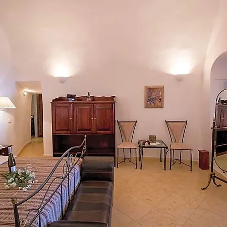 Hotel Lithies Traditional Homes