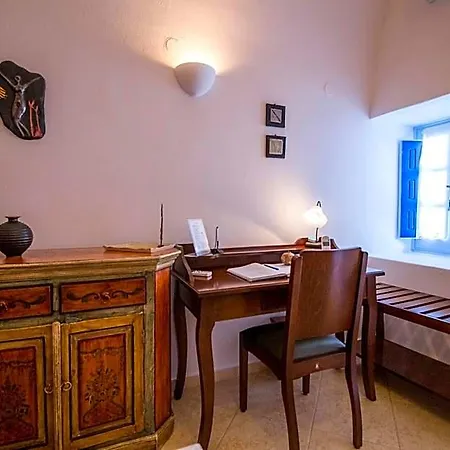 Hotel Lithies Traditional Homes