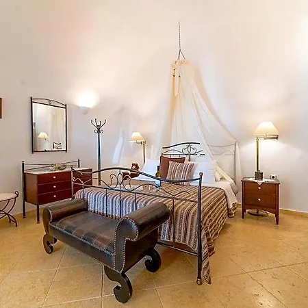 Lithies Traditional Homes 5* Firá
