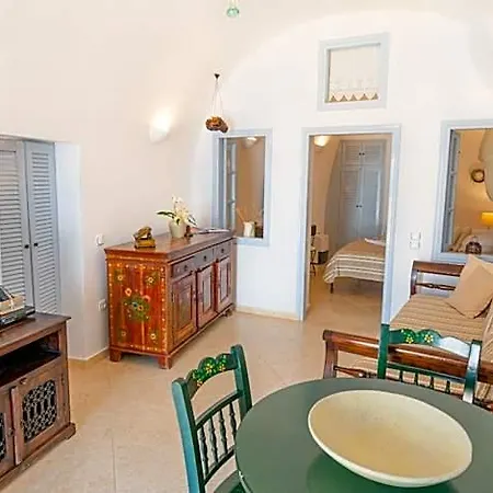 Lithies Traditional Homes Hotel Firá
