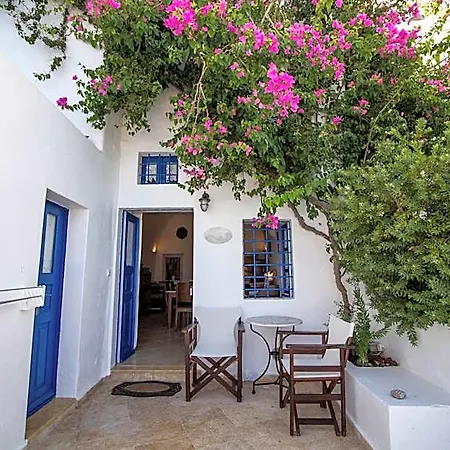 Hotel Lithies Traditional Homes Firá